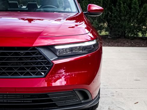 Certified 2025 Honda Accord LX image 6