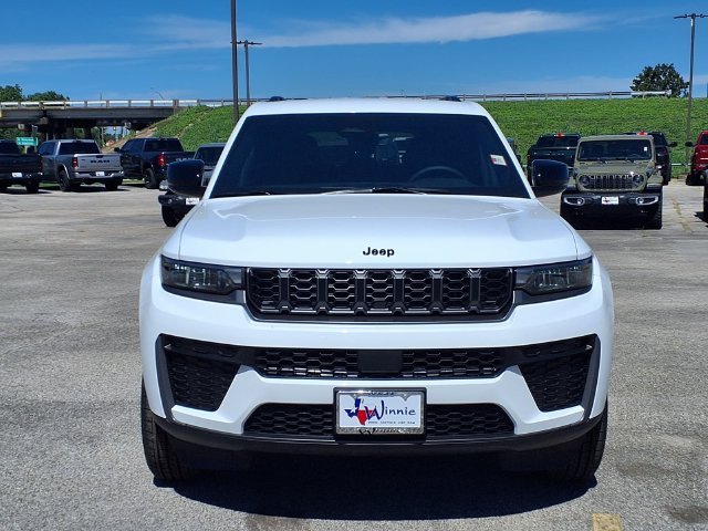 New 2027 Jeep Grand Cherokee Altitude RWD image 2