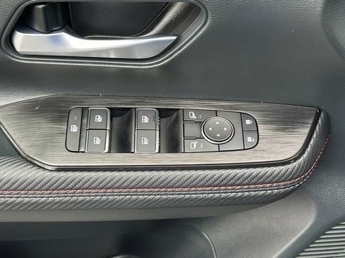 Certified 2025 Nissan Kicks SR image 23