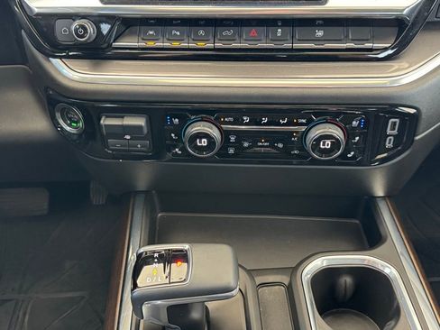 Used 2024 Chevrolet Silverado 1500 High Country w/ High Country Premium Package AWD/4WD image 31