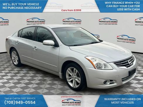 Used 2011 Nissan Altima 3.5 SR w/ 3.5SR Premium Pkg image 3