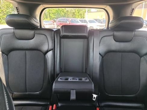 Used 2023 Jeep Grand Cherokee Altitude AWD/4WD image 15