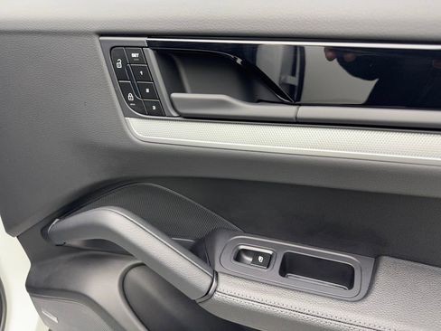 Used 2024 Porsche Cayenne Coupe image 50