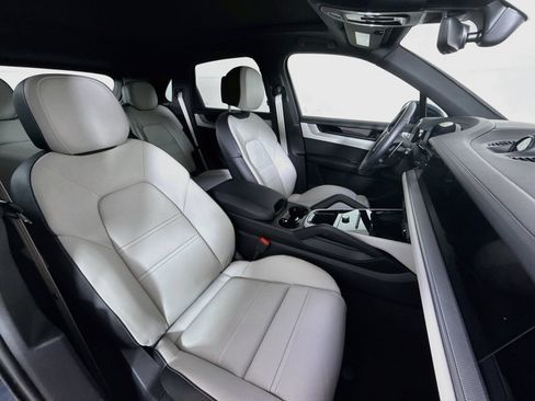 Certified 2026 Porsche Cayenne E-Hybrid AWD/4WD image 27