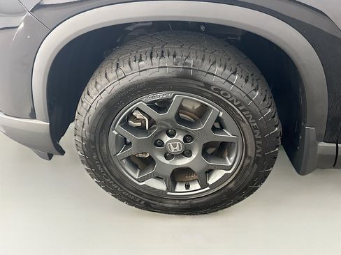 Used 2025 Honda Pilot TrailSport image 11