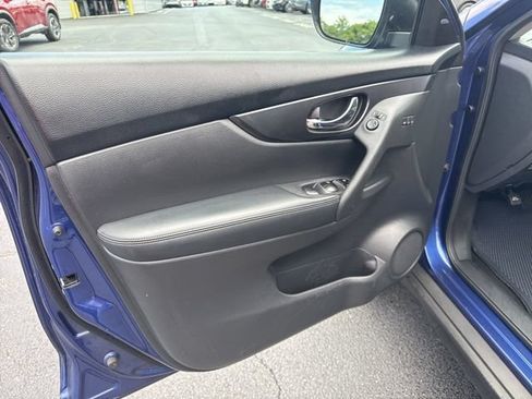 Used 2018 Nissan Rogue SV w/ Premium Package AWD/4WD image 12