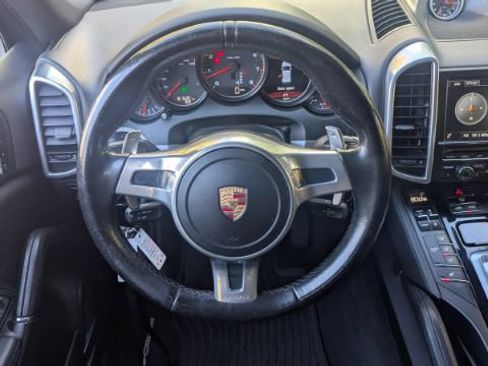 Used 2014 Porsche Cayenne Platinum Edition image 24