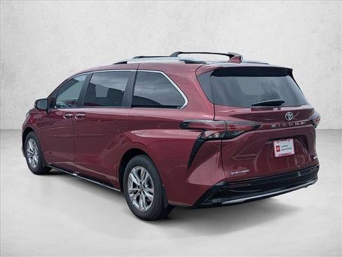 Used 2026 Toyota Sienna Limited AWD/4WD image 7