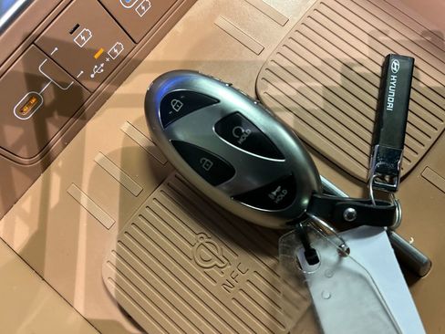 Used 2025 Hyundai Santa Fe Limited FWD image 20