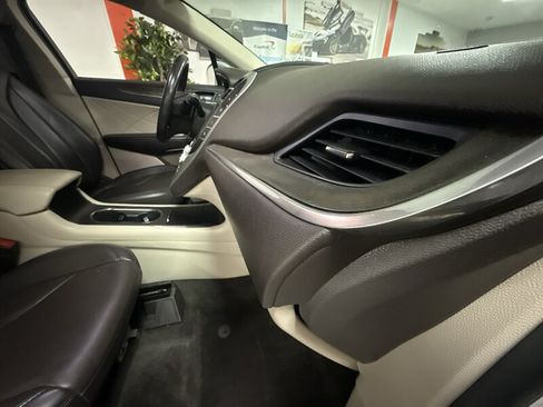 Used 2018 Lincoln MKC Reserve FWD image 22