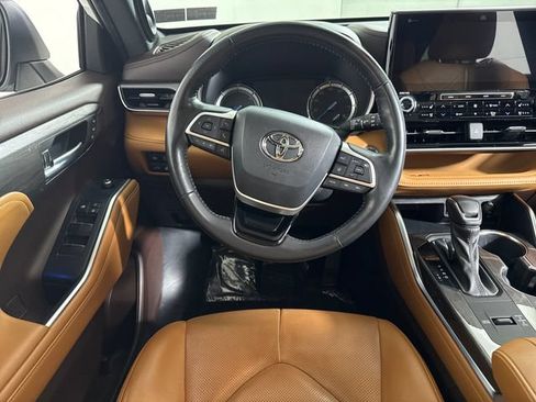 Used 2022 Toyota Highlander Platinum AWD/4WD image 26