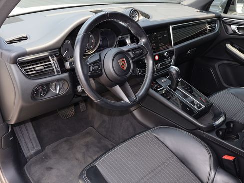 Certified 2023 Porsche Macan Turbo AWD/4WD image 4