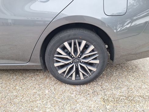 Used 2025 Nissan Altima 2.5 SV FWD image 24