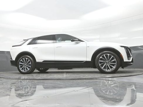 Certified 2024 Cadillac Lyriq Sport AWD/4WD image 28