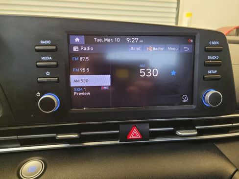 Used 2021 Hyundai Elantra SEL image 25