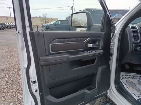 Used 2024 RAM 2500 Big Horn w/ Night Edition AWD/4WD image 17
