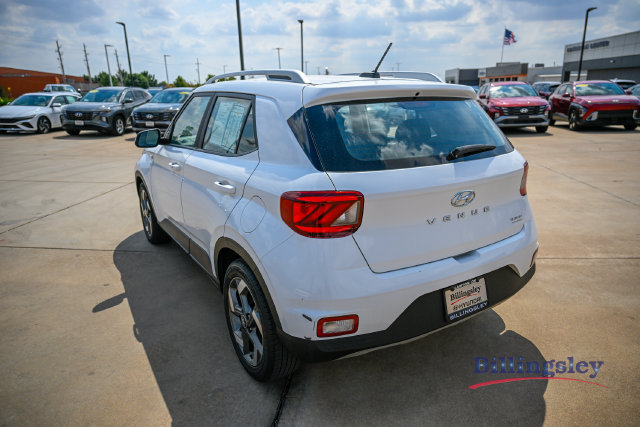 Certified 2025 Hyundai Venue SEL FWD image 3