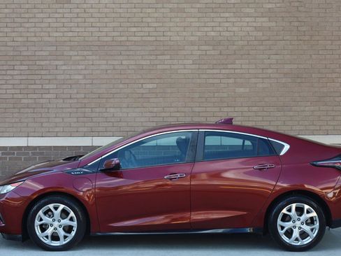 Used 2017 Chevrolet Volt Premier w/ Driver Confidence II Package FWD image 2