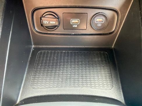 Used 2021 Hyundai Venue SEL FWD image 29