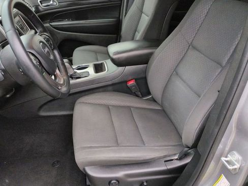 Used 2019 Jeep Grand Cherokee Laredo w/ Security & Convenience Group AWD/4WD image 11