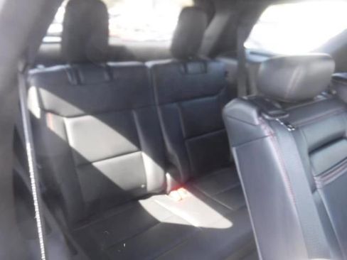 Used 2025 Ford Explorer ST-Line w/ ST-Line Street Pack image 7