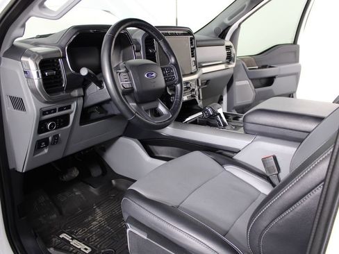 Used 2023 Ford F150 Lariat w/ Trailer Tow Package image 17