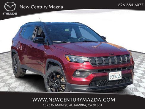 Used 2022 Jeep Compass Latitude image 1