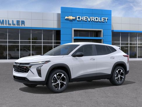 New 2026 Chevrolet Trax RS w/ Driver Confidence Package image 2