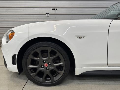 Used 2017 FIAT 124 Spider Abarth RWD image 4