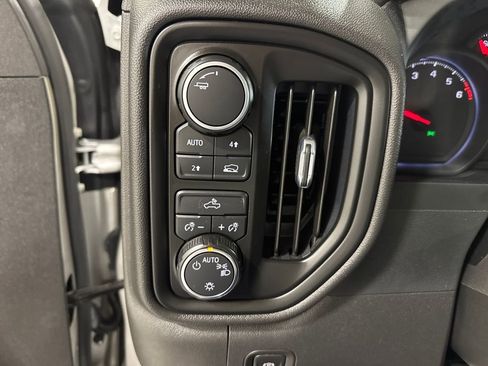 Certified 2022 Chevrolet Silverado 1500 Custom image 23