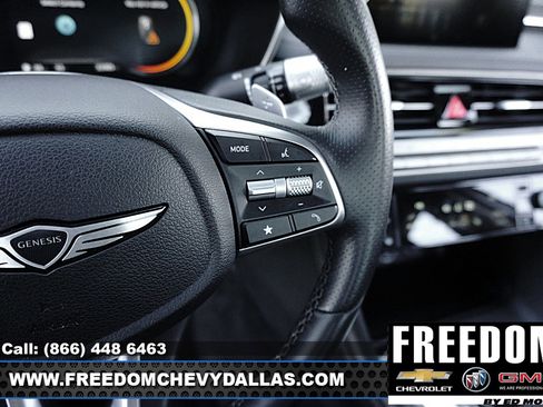 Used 2025 Genesis G70 2.5T image 23