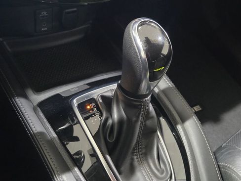 Used 2017 Nissan Rogue SL image 9