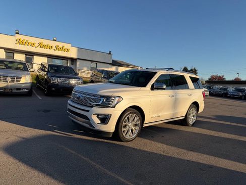 Used 2018 Ford Expedition Platinum image 2