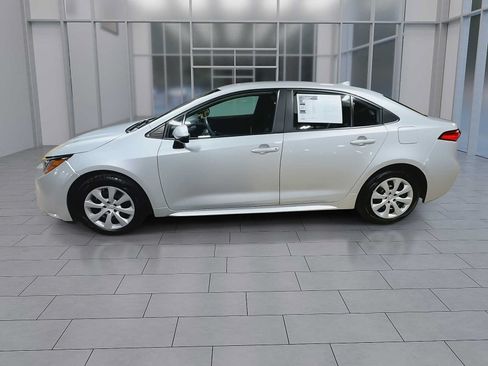 Used 2022 Toyota Corolla LE FWD image 5