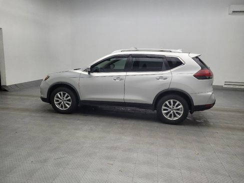 Used 2020 Nissan Rogue SV image 3