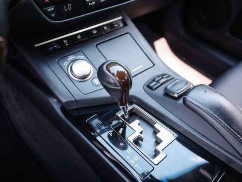 Used 2015 Lexus ES 350 w/ Luxury Package FWD image 17