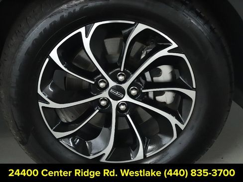 Used 2025 Lincoln Nautilus Premier AWD/4WD image 10