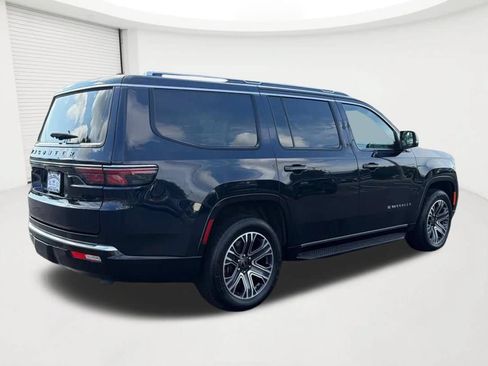 Used 2025 Jeep Wagoneer Series II AWD/4WD image 5