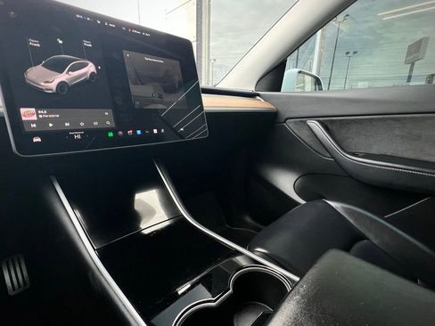 Used 2021 Tesla Model Y Long Range image 41