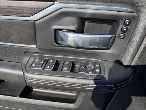 Used 2025 RAM 2500 Laramie AWD/4WD image 19
