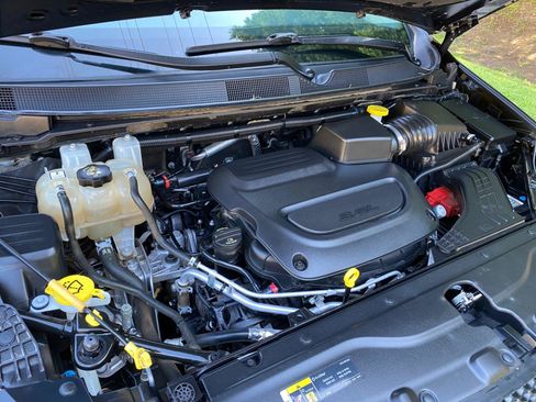 Used 2020 Chrysler Pacifica Touring-L FWD image 19
