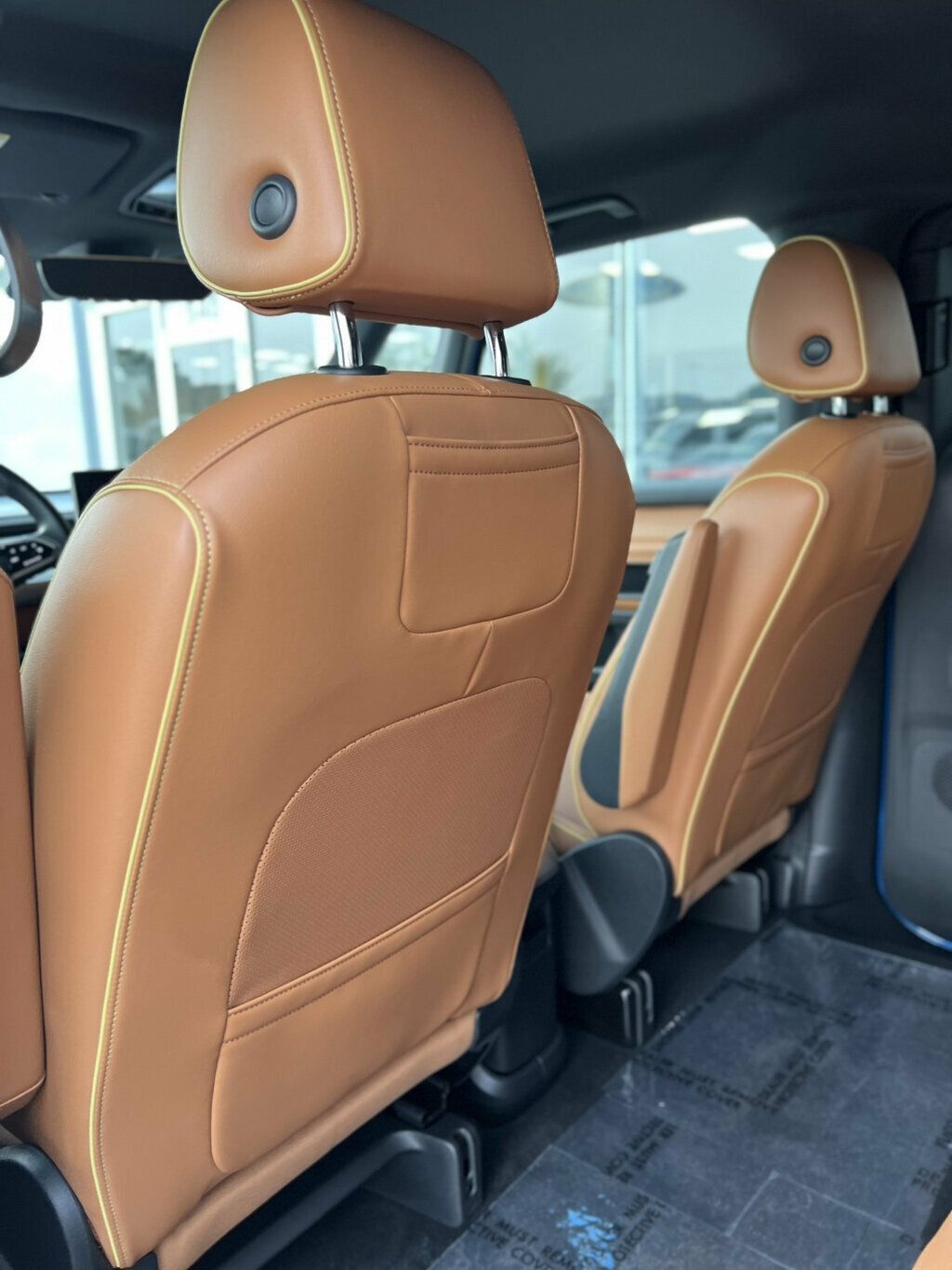 Used 2025 Volkswagen ID. Buzz Pro S RWD image 21