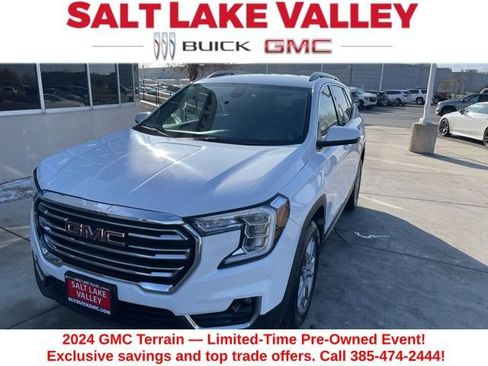 Used 2024 GMC Terrain SLT image 2