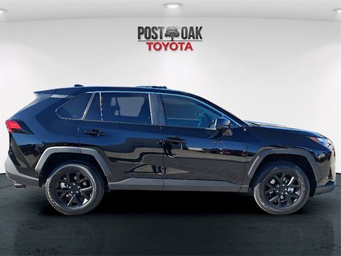 Used 2025 Toyota RAV4 LE image 8