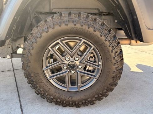 Certified 2025 Jeep Gladiator Sport image 9