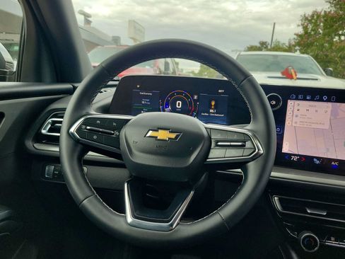 Used 2026 Chevrolet Traverse LT FWD image 19