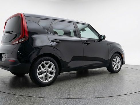 Used 2025 Kia Soul LX w/ LX Technology Package FWD image 9