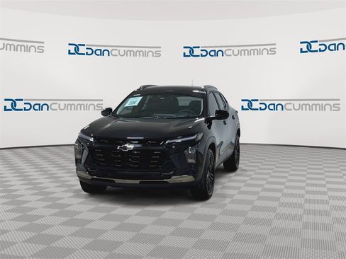 Used 2024 Chevrolet Trax ACTIV w/ Driver Confidence Package image 3