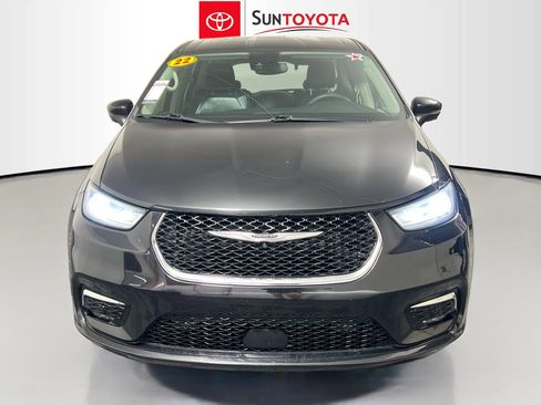 Used 2023 Chrysler Pacifica Touring-L image 10