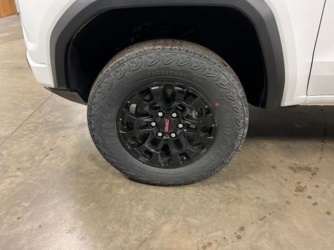 New 2026 GMC Canyon Elevation w/ Convenience Package image 9